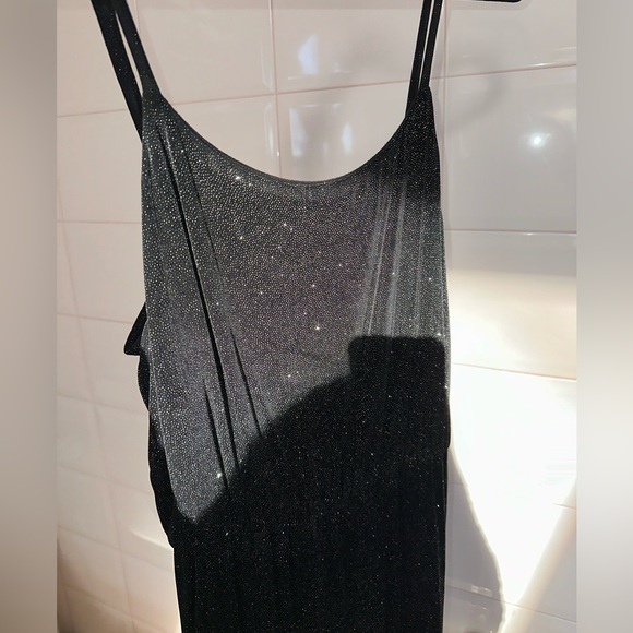 Alice + Olivia Zahara Glitter Cropped Jumpsuit - Picture 14 of 15